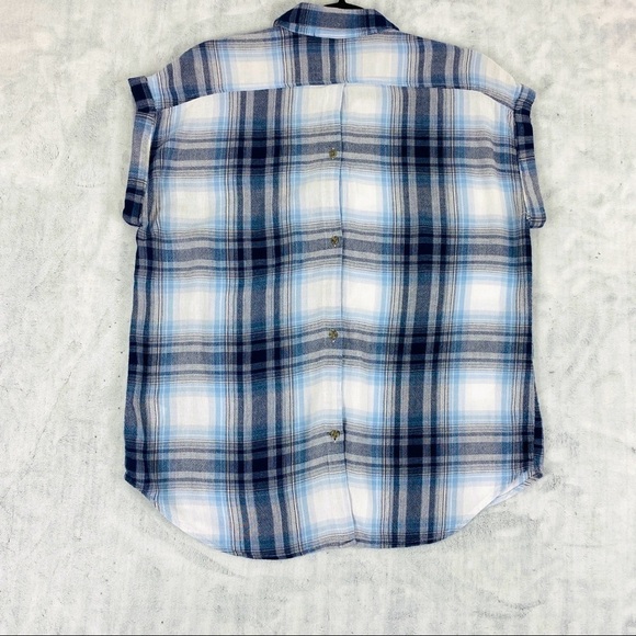 Maurices Top Sz Medium Cap Sleeve Blue Plaid Button Up Front and Back - Picture 3 of 7